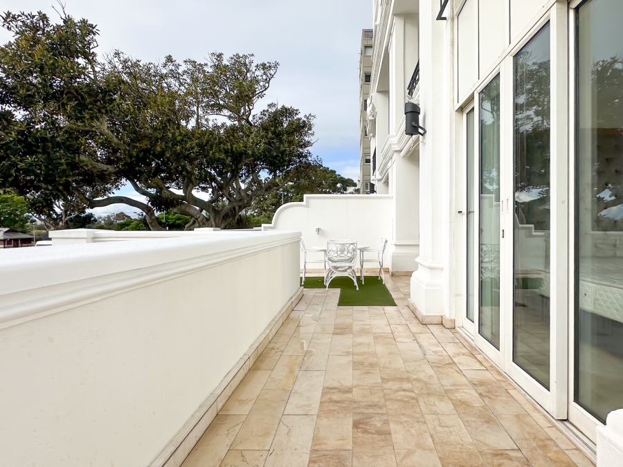 2 Bedroom Property for Sale in Sea Point Western Cape